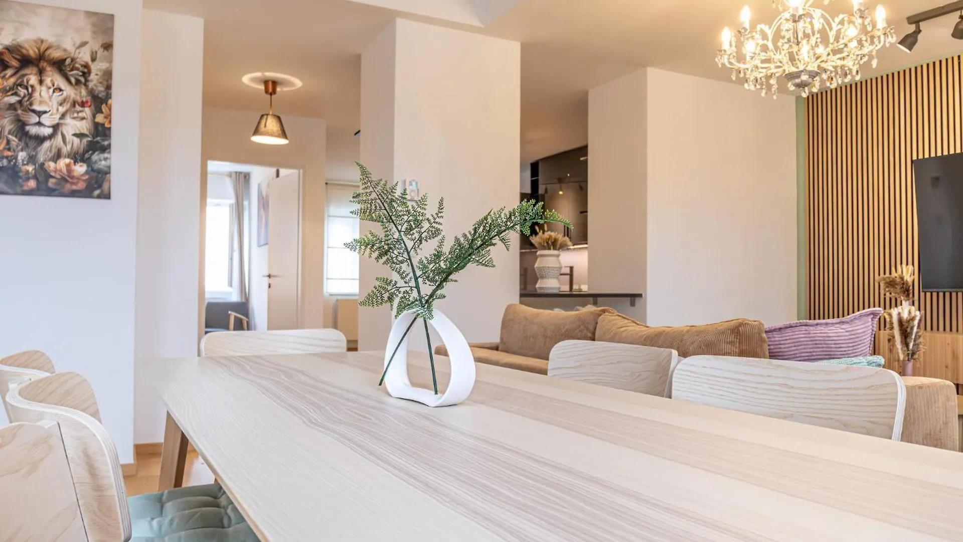 Luxury Penthouse Panorama: Your Vienna Retreatアパートメント
