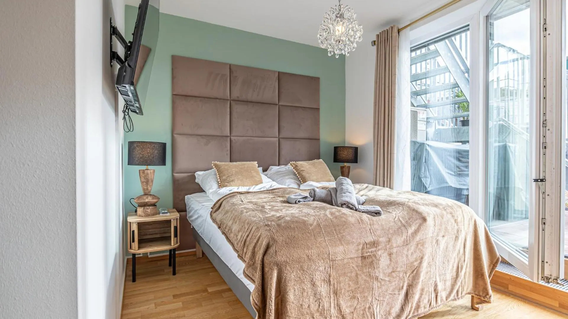 Luxury Penthouse Panorama: Your Vienna Retreat 아파트