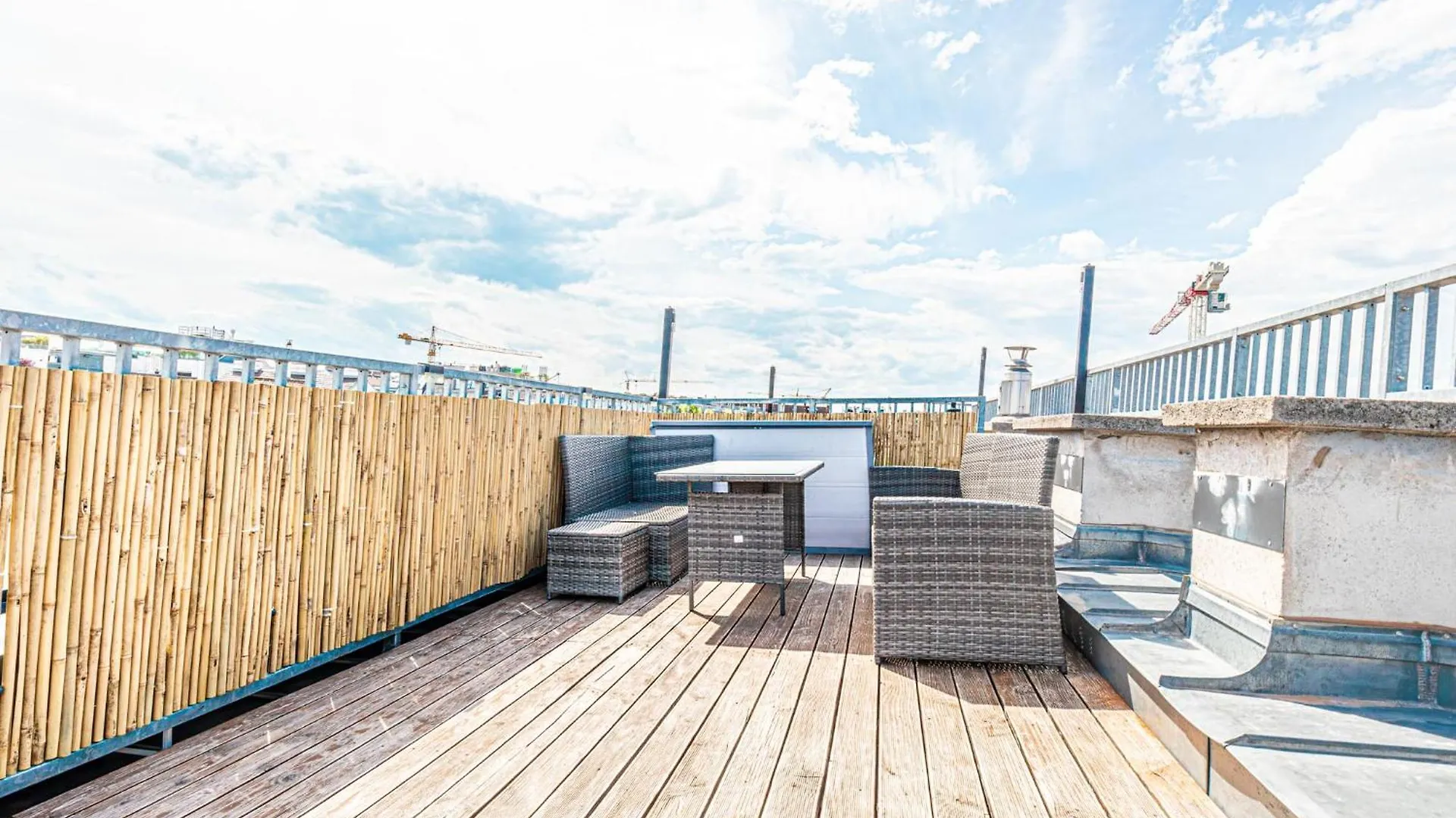 Luxury Penthouse Panorama: Your Vienna Retreat 아파트 0*,