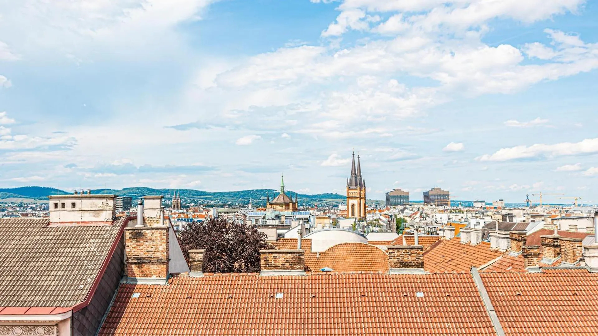 Luxury Penthouse Panorama: Your Vienna Retreat 아파트