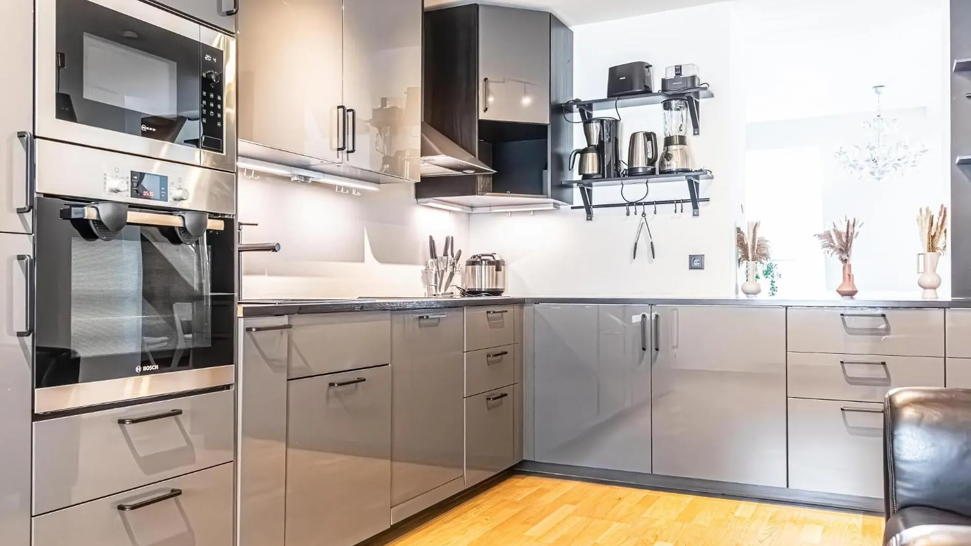 Luxury Penthouse Panorama: Your Vienna Retreat 아파트 0*,