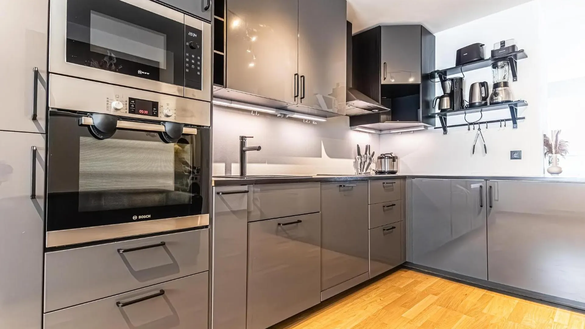 Luxury Penthouse Panorama: Your Vienna Retreat 아파트
