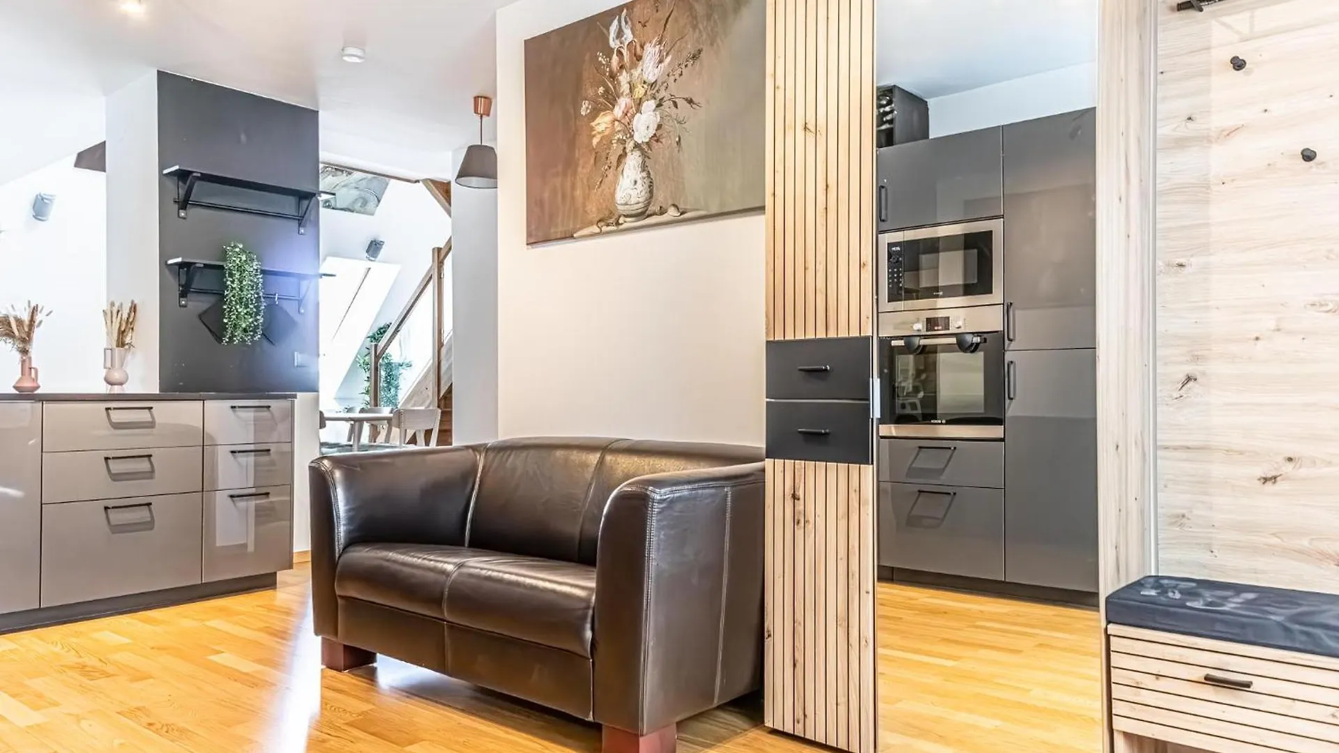 Luxury Penthouse Panorama: Your Vienna Retreat 아파트