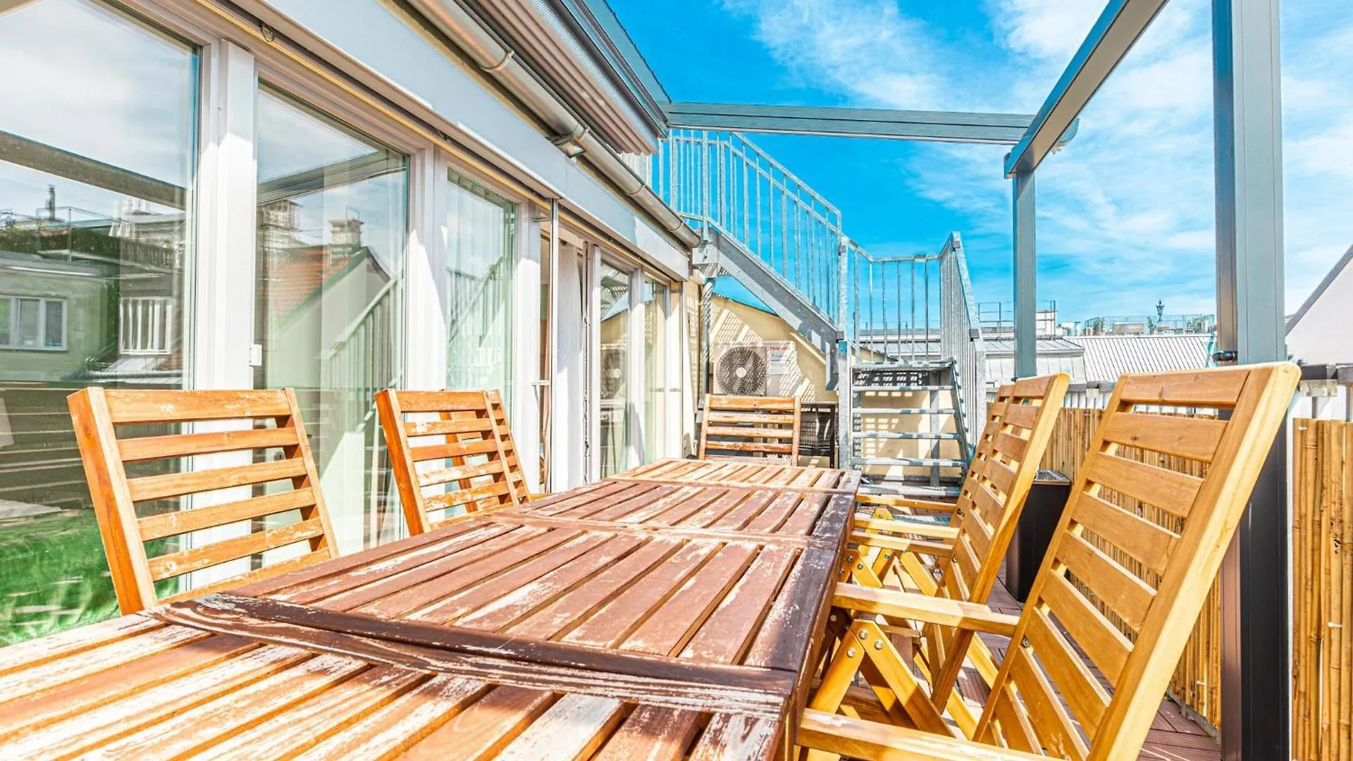 Luxury Penthouse Panorama: Your Vienna Retreat 아파트
